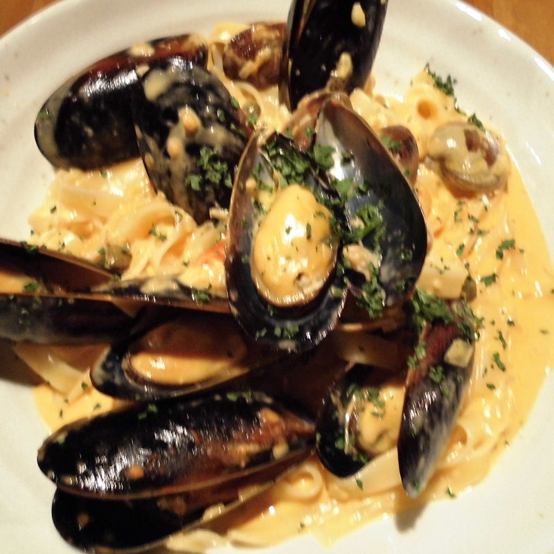 ムール貝のトマトクリームソース(Callas)