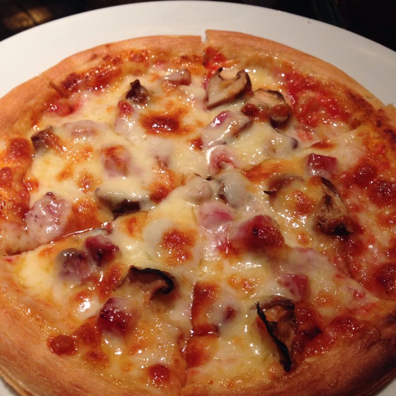 ベーコンとマッシュルームのピッツァ(S)(Gastro Pub Tadg's)