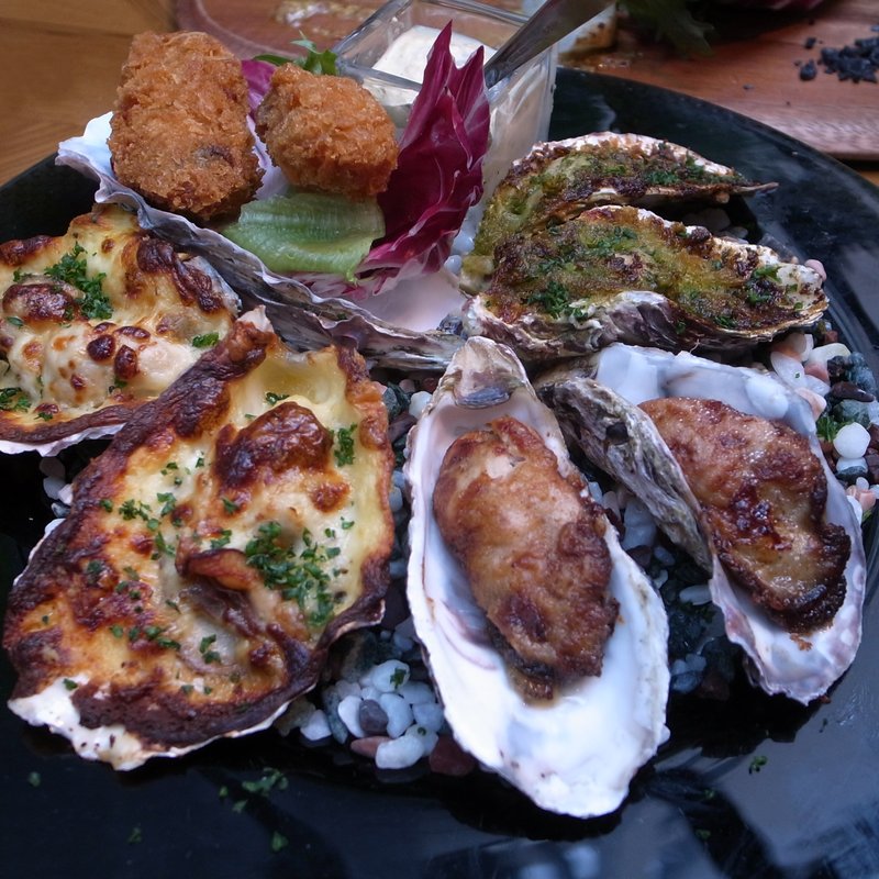 牡蠣の素材を活かしたLACCOの牡蠣料理(SHELL&ワインダイニング　Lacco)