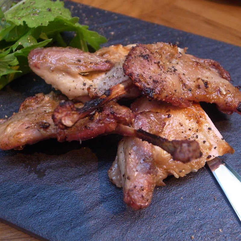 仏産うずらの炭火焼き(SHELL&ワインダイニング　Lacco)