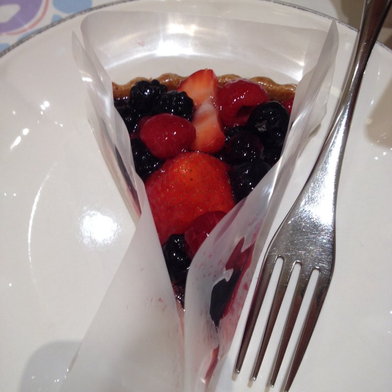 赤いフルーツのタルト(キル フェ ボン グランメゾン銀座 （Qu'il fait bon）)