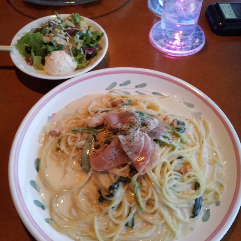 生ハム・ウニ・ほうれん草のクリームスパゲッティー(レストラン ジェノバ)