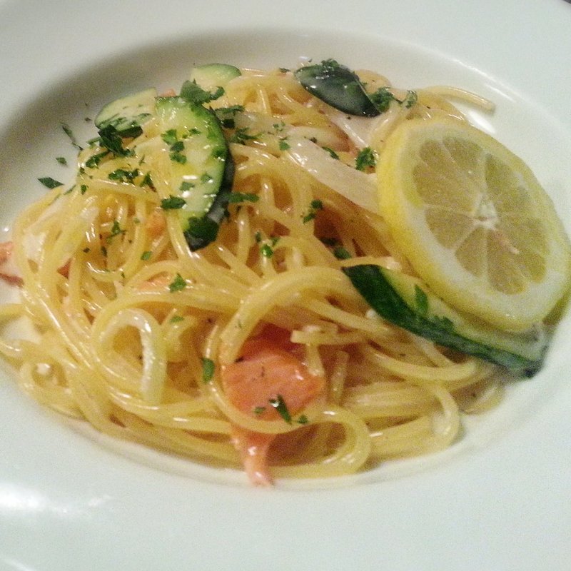スモークサーモンとズッキーニのレモンクリームソースパスタ(トゥーストゥース　トーキョー)