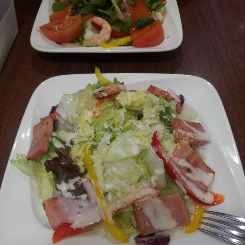 厚切りベーコンと温泉卵のシーザーサラダ(ポムの樹 相鉄ジョイナス店)