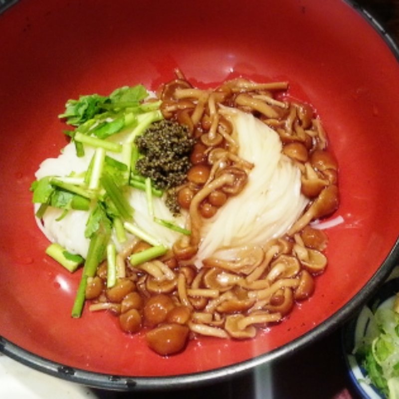 とんぶり、辛味大根となめこのぶっかけうどん(諸国台処 一二三)
