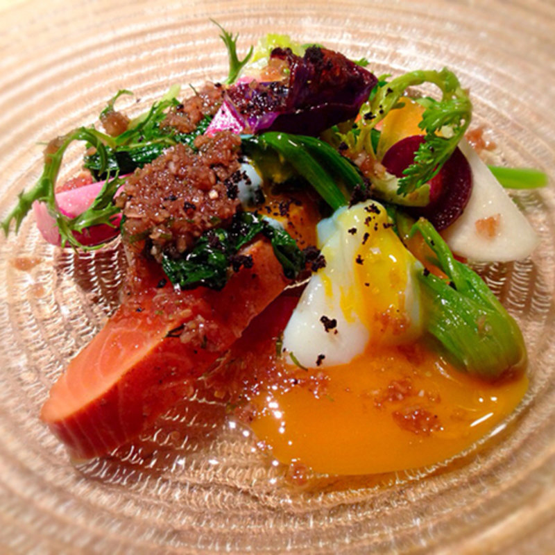 スモークサーモンと菜の花のカネロニ(SARU 代々木上原店)