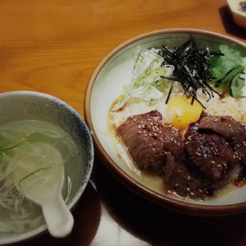 炭火たん照り焼きとろろ丼(牛たん焼き 仙台辺見 新宿パレットビル店)