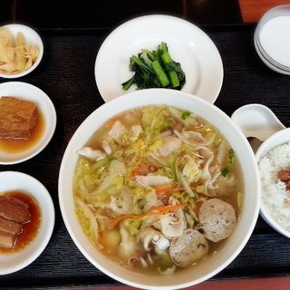 クロレラ入り海鮮湯麺セット(台湾海鮮 東銀座本店)
