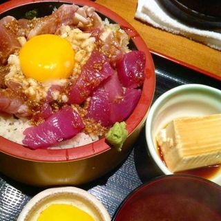  本日の海鮮丼( 炉端・鮨 蛍 )
