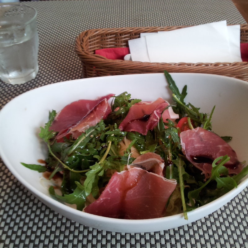 生ハムとルッコラの冷製カッペリーニランチ(カヴァタッピ)