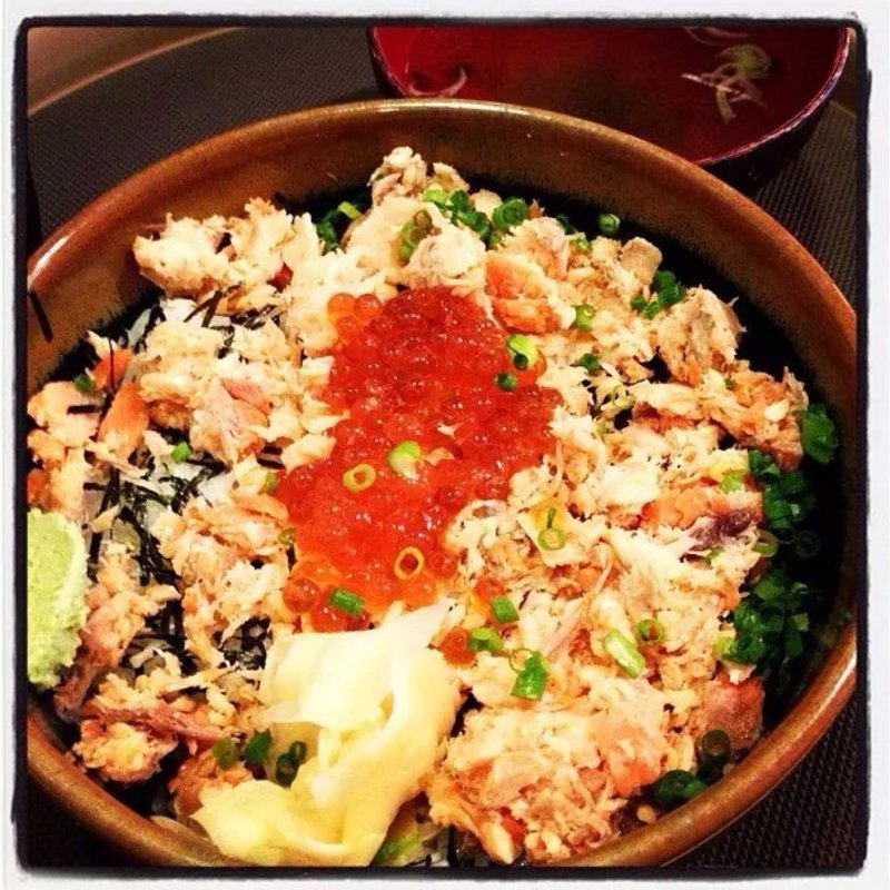 鮭いくら親子丼(魚真 乃木坂店)