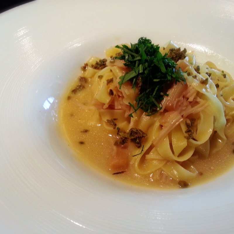 帆立貝柱のラグー グリーンオリーブの香り(トラットリア ゴデレッチョ 恵比寿)