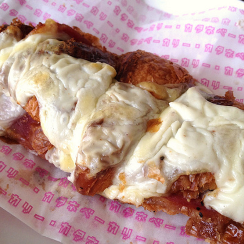 クロワッサン　ジャンボン(カタネベーカリー)