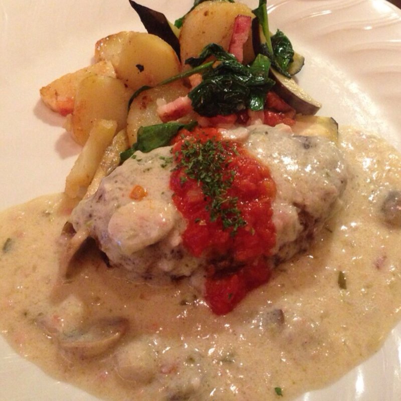 ハンバーグステーキ シャンピニョンのクリームソース(CAFE LEGEND)