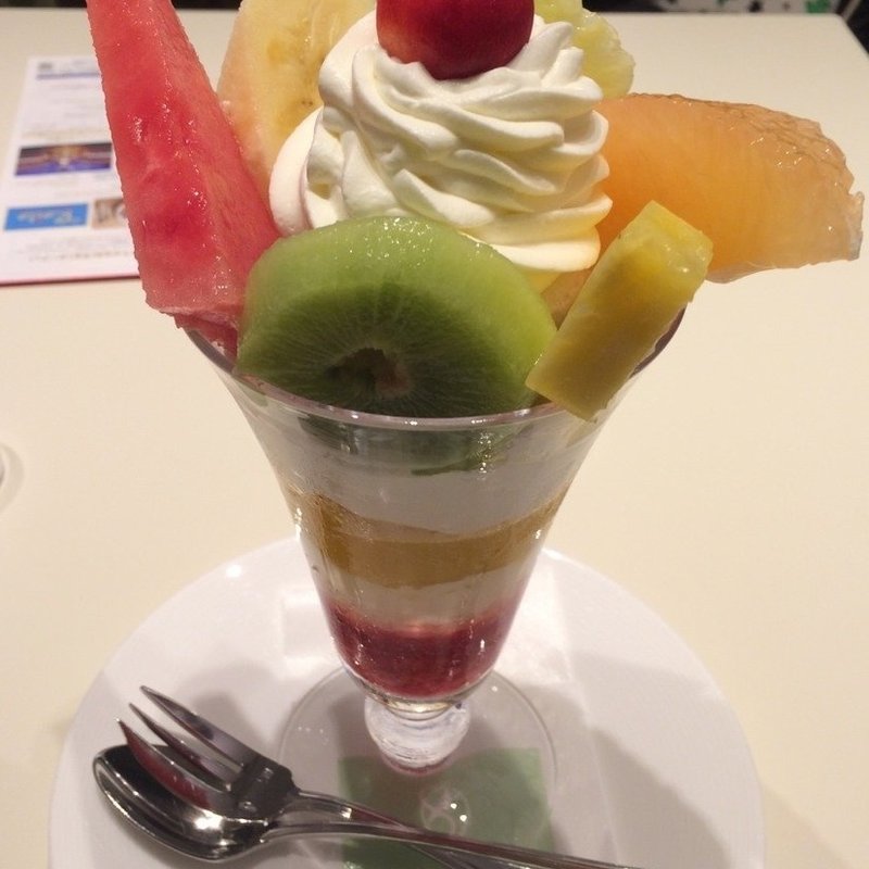フルーツパフェ(千疋屋総本店フルーツパーラー  舞浜イクスピアリ店)