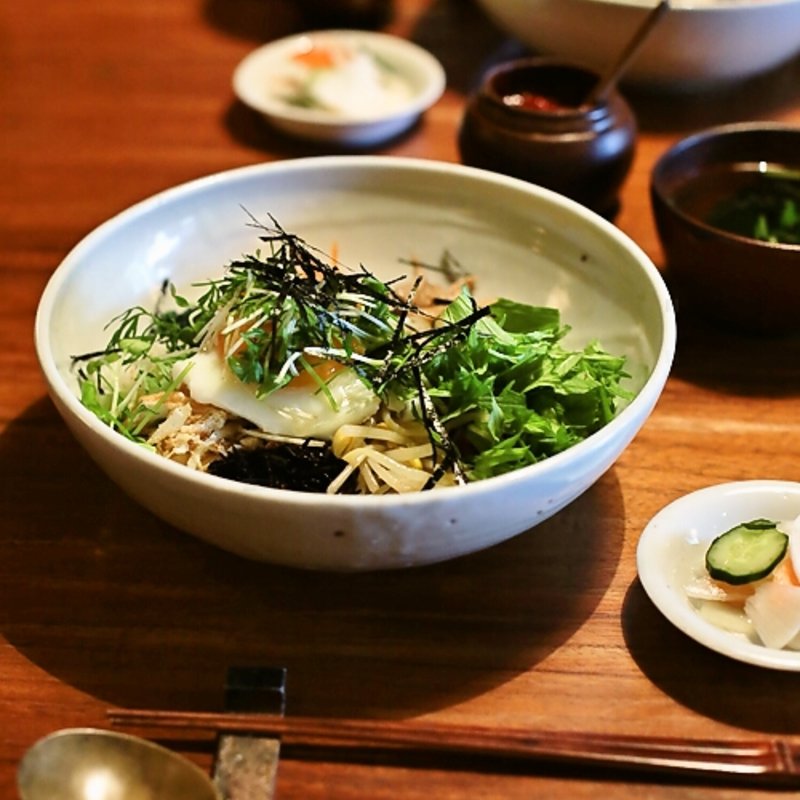 ビビンバ  十種類以上の野菜いり雑炊(李青)