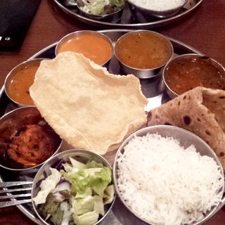 ランチミールス(ダクシン 八重洲店)