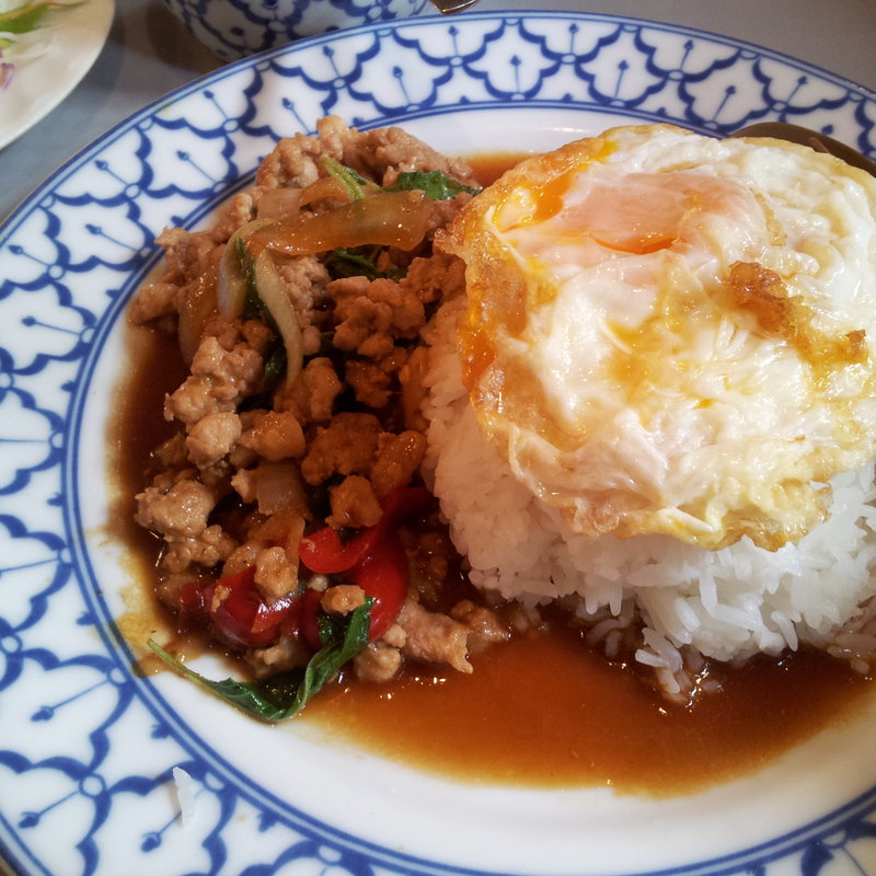 ムー ガイ ヌア ガパオ ラードカオ(タイ料理 クンメー 新大久保本店)