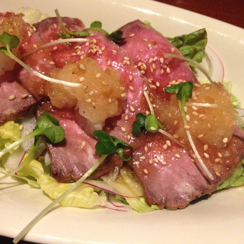 和牛ローストビーフのサラダ　(八吉 新宿三丁目店 （やきち）)