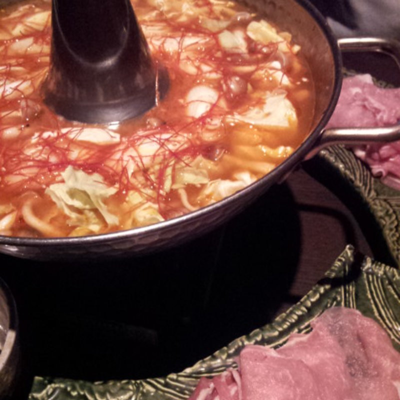 魔王も火噴く　温泉水しゃぶしゃぶ鍋(横浜風しゃぶしゃぶ鍋と焼酎・地酒居酒屋 甕仙人 かめせんにん)