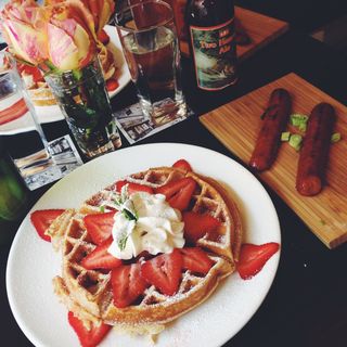 whole wheat waffles / Strawbery(Waynie's Waffles)