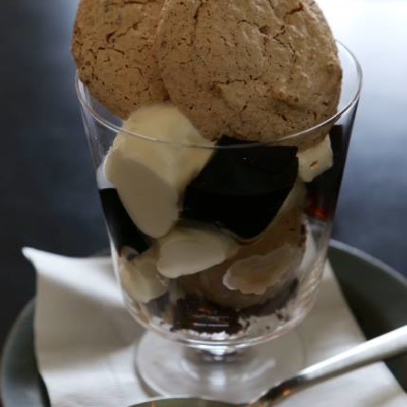 コーヒーづくしのパフェ(OXYMORON komachi)