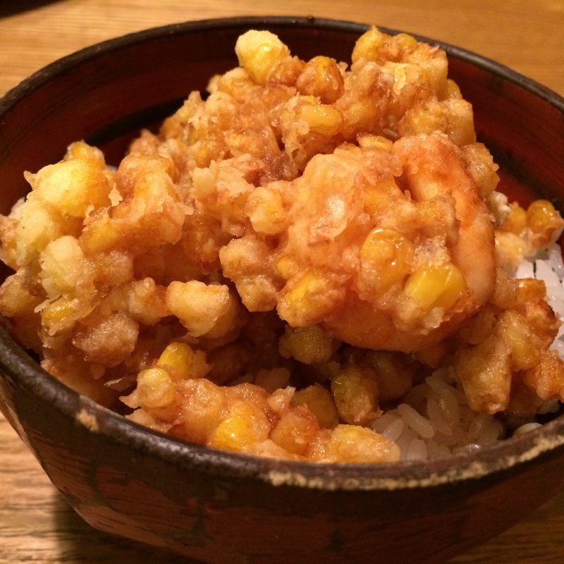 とうもろこしと海老のかき揚げ丼(麺匠の心つくし つるとんたん 羽田空港店)