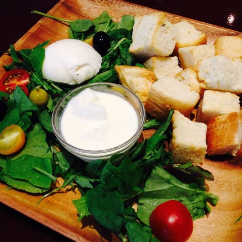 花畑牧場 特製ふわとろモッツアレラプレート(花畑牧場 十勝チーズ工房)