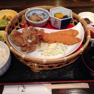 海老フライと鶏の唐揚げ膳(にん・にん 堺東駅前本店)
