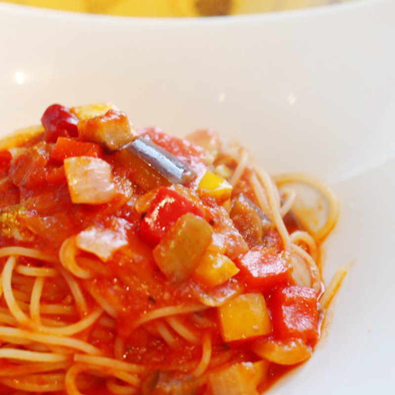 夏野菜のパスタ　（Aセット　プチサラダ、本日のサラダ、珈琲・紅茶）(クアトロアミーチ )