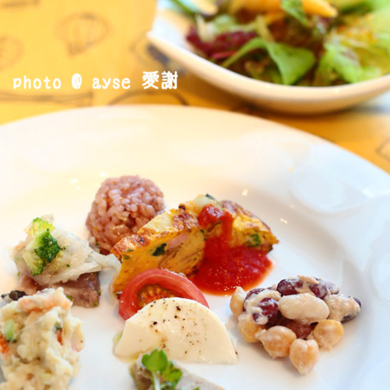 前菜盛り合わせ　（Cセット　前菜盛り合わせ、本日のパスタ、珈琲・紅茶、デザート盛り合わせ）(クアトロアミーチ )