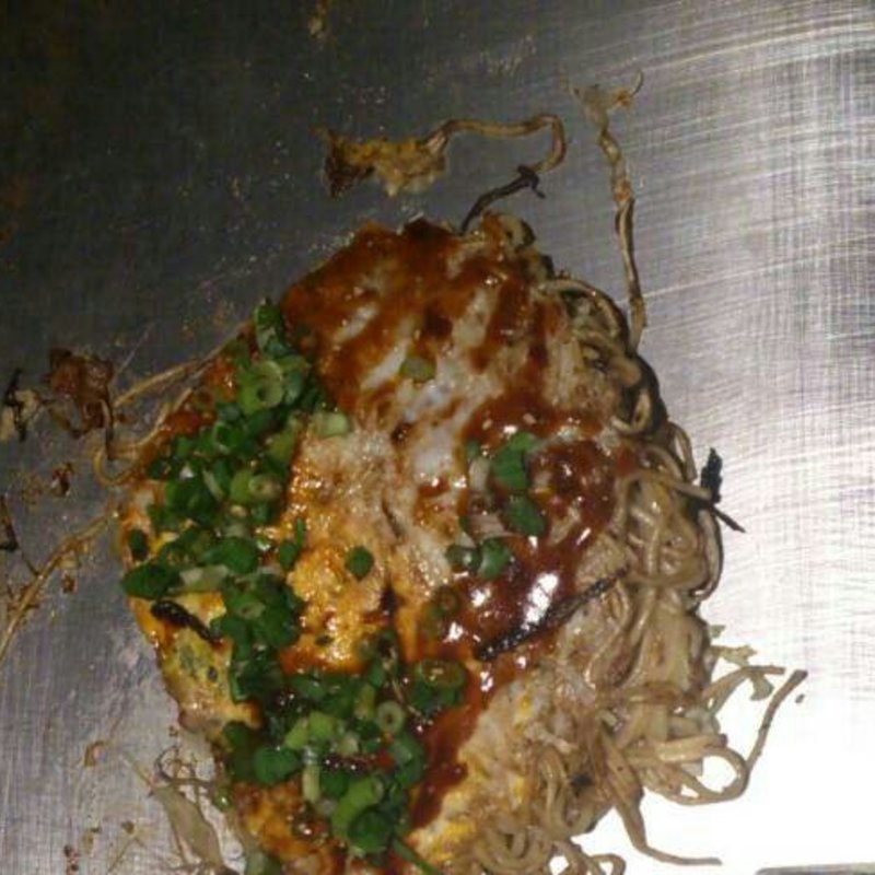 豚肉玉子かき入り(徳兵衛 広島風お好み焼き・鉄板居食家 紙屋町店 （東洋観光グループ 徳川）)