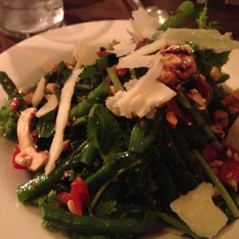 いんげんとマッシュルーム、自家製セミドライトマトのサラダ(organ)