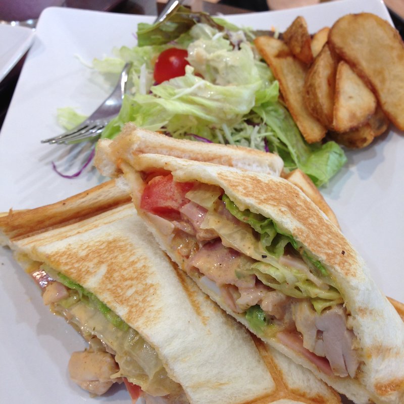 コブサラダホットサンド(三びきの子ぶた)