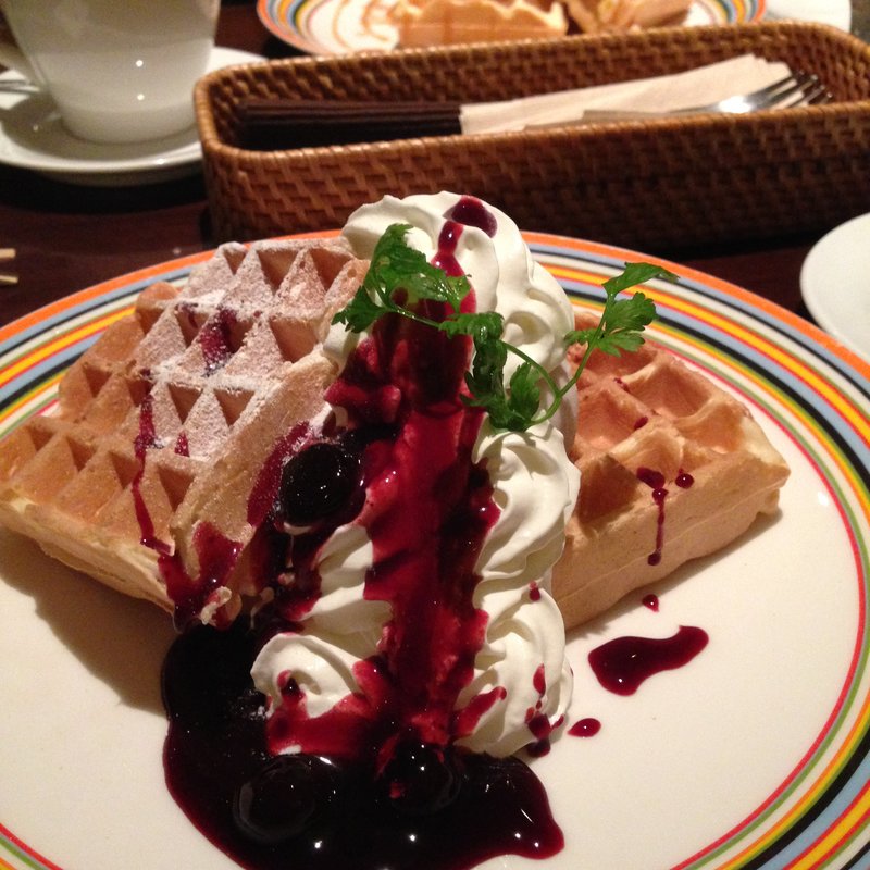 ブルベリーソースワッフル(カフェ　プルミエ （cafe’ de premiere）)