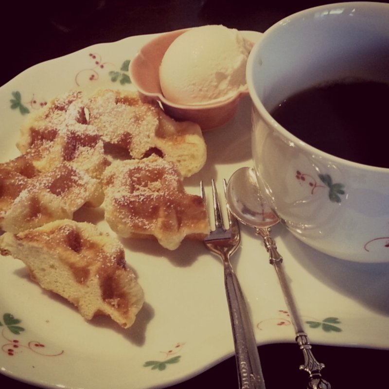 ベルギーワッフル　ワッフル+オーガニックコーヒー(喫茶 響 （キッサ ヒビキ）)