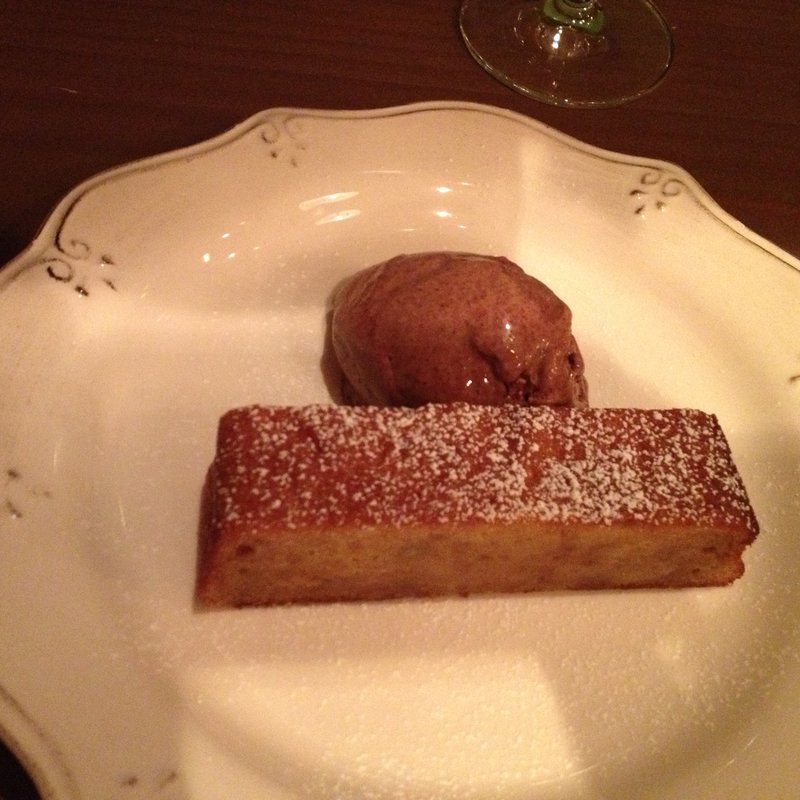 キャラメルバナナケーキとチョコレートアイスクリーム(organ)