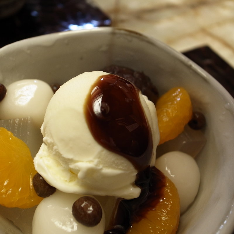 クリーム白玉あんみつ(鎌倉甘味処くるみ)