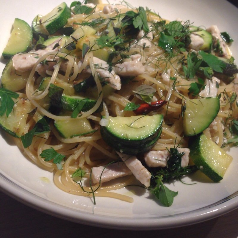 メカジキとズッキーニのオイルパスタ(SARU 代々木上原店)