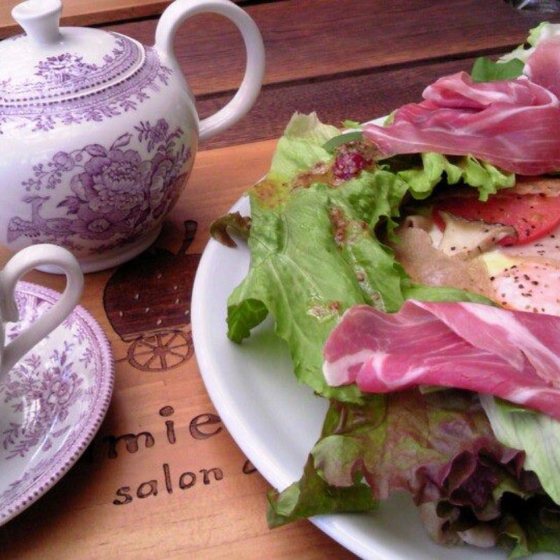 ガレットとポット紅茶、スイーツ(Mamie Fraise)