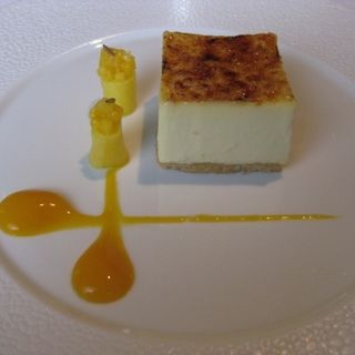Roasted fennel crème brûlée with Alphonso mango(Petrus)