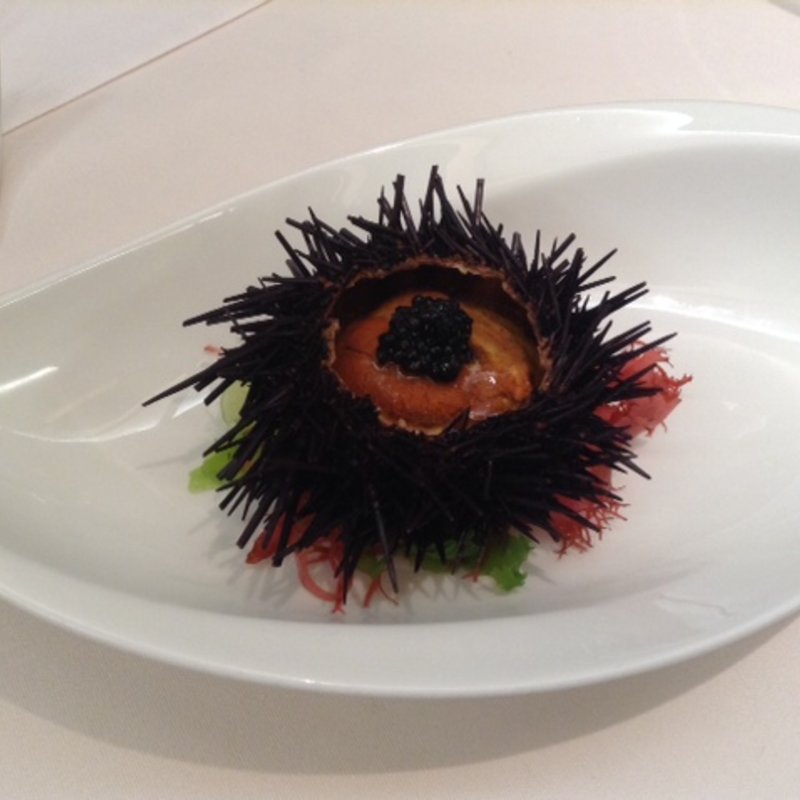 ニンジンのムース、キャビアとウニを載せて(萬養軒)