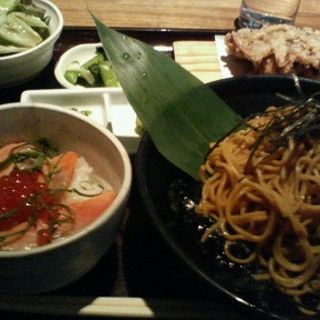 蕎麦と鮭いくら丼セット(美食米門渋谷店)