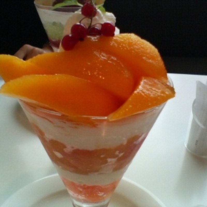 黄金桃のパフェ(タカノフルーツパーラー)