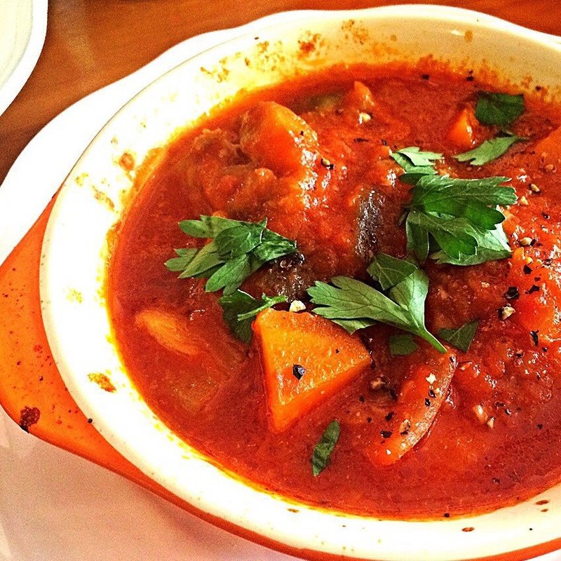 グリルチキンと野菜の煮込みランチ(Per Tossini)