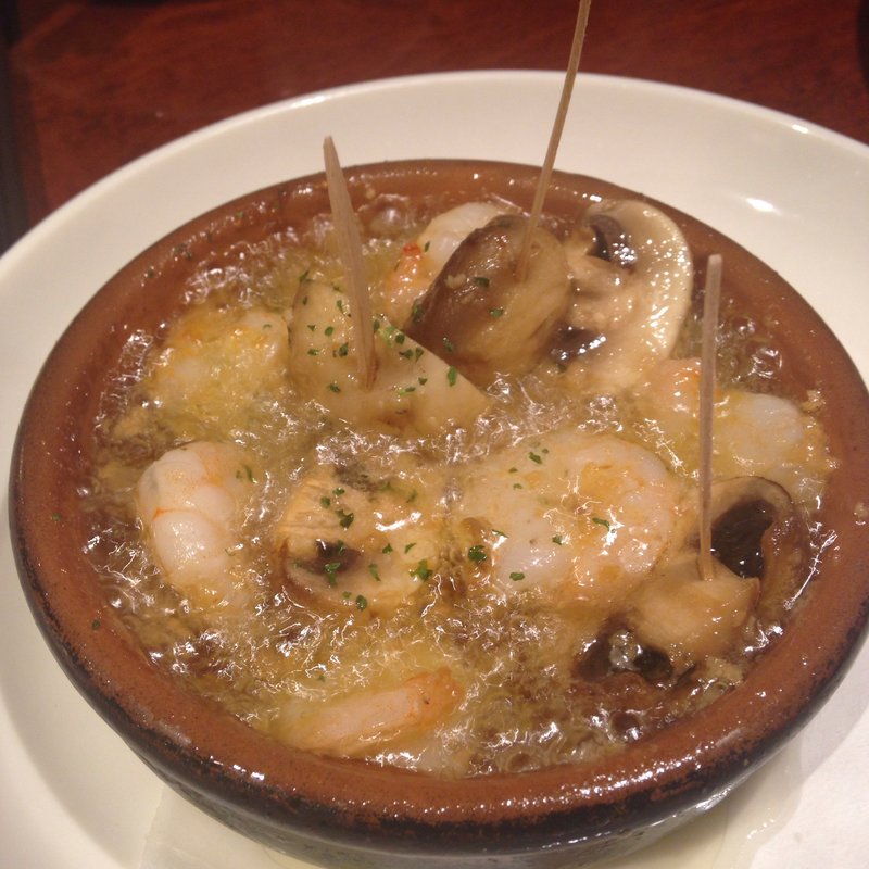 海老と生マッシュルームのアヒ〜ジョ(ビストロます家)