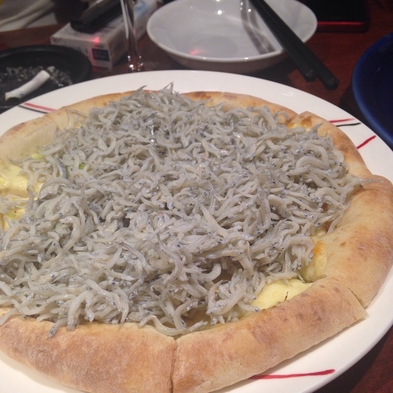 山盛り！釜揚げシラスPIZZA(ビストロます家)