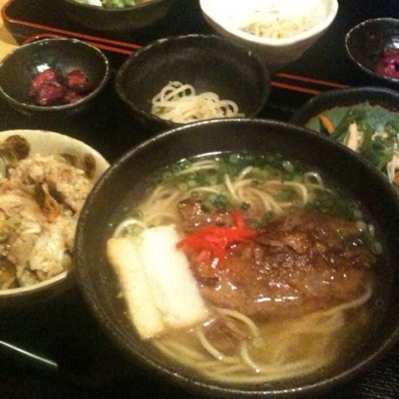 八重山そば(島唄パラダイス（楽園）　六本木店)