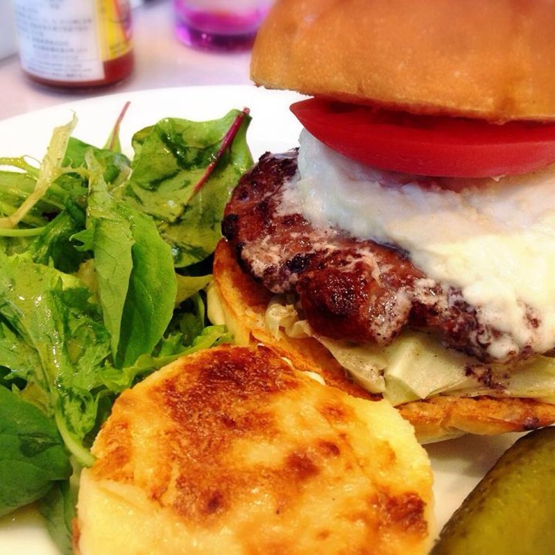 mozzarella burger(カルネヤ)