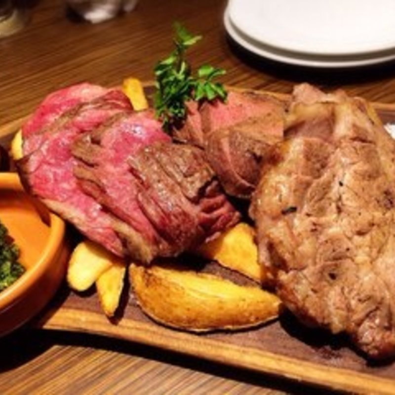 熟成肉盛り合わせ(ビストロ 熟肉 （なれにく）)